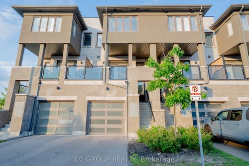 3 Donald Fleming Way, Whitby, ON, L1R0N8 | Card Image