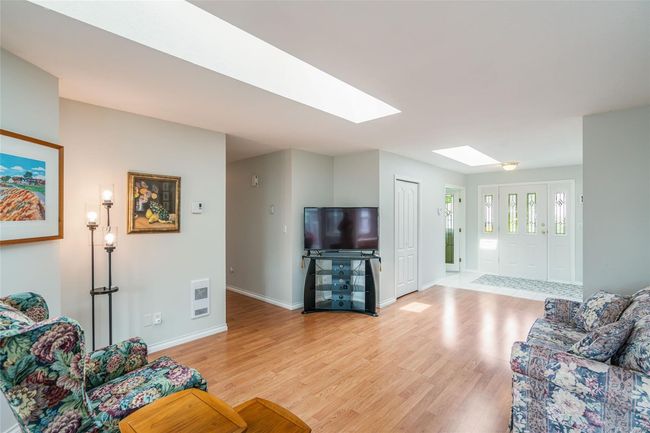 800 Mulholland Dr, House other with 3 bedrooms, 2 bathrooms and 2 parking in Parksville BC | Image 8
