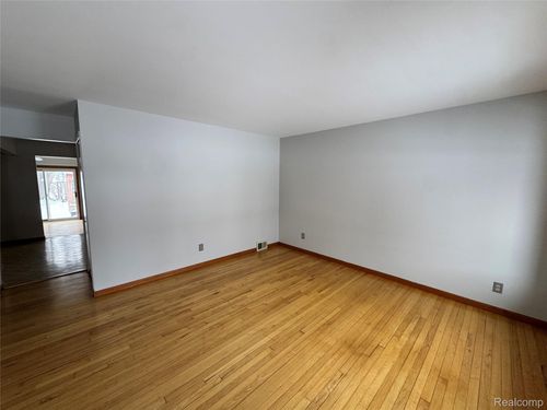 2165 New York Ave, Lincoln Park, MI, 48146-3476 | Card Image