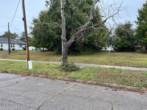 3618 10th St, Gulfport, MS, 39501-1636 | Card Image