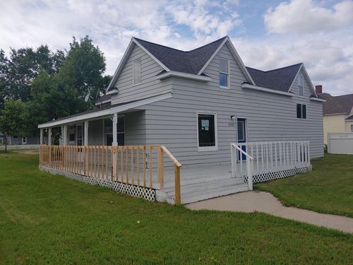 220 4th St S, Greenbush, MN, 56726-4404 | Card Image