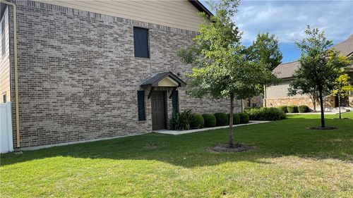 apt-40-1900 Little Elm Trl, Cedar Park, TX, 78613-2830 | Card Image