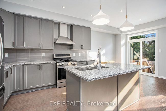 207 Vision St, House attached with 3 bedrooms, 3 bathrooms and 2 parking in Manotick ON | Image 7