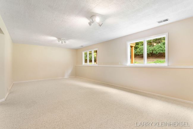 569 Appletree Dr, Condo with 3 bedrooms, 2 bathrooms and null parking in Holland MI | Image 25