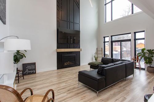 5007 35 St, Sylvan Lake, AB, T4S1B1 | Card Image