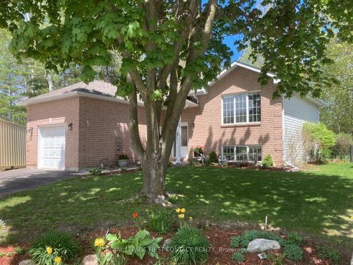 15 Lisbon Crt, Wasaga Beach, ON, L9Z1L2 | Card Image