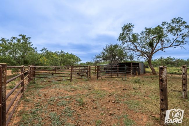 715 E Main St, House other with 3 bedrooms, 2 bathrooms and 2 parking in Bronte TX | Image 33