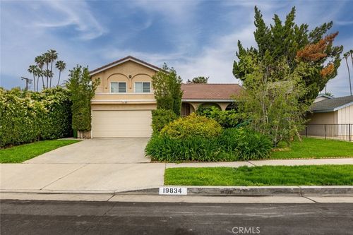 19834 Haynes St, Woodland Hills, CA, 91367-2818 | Card Image