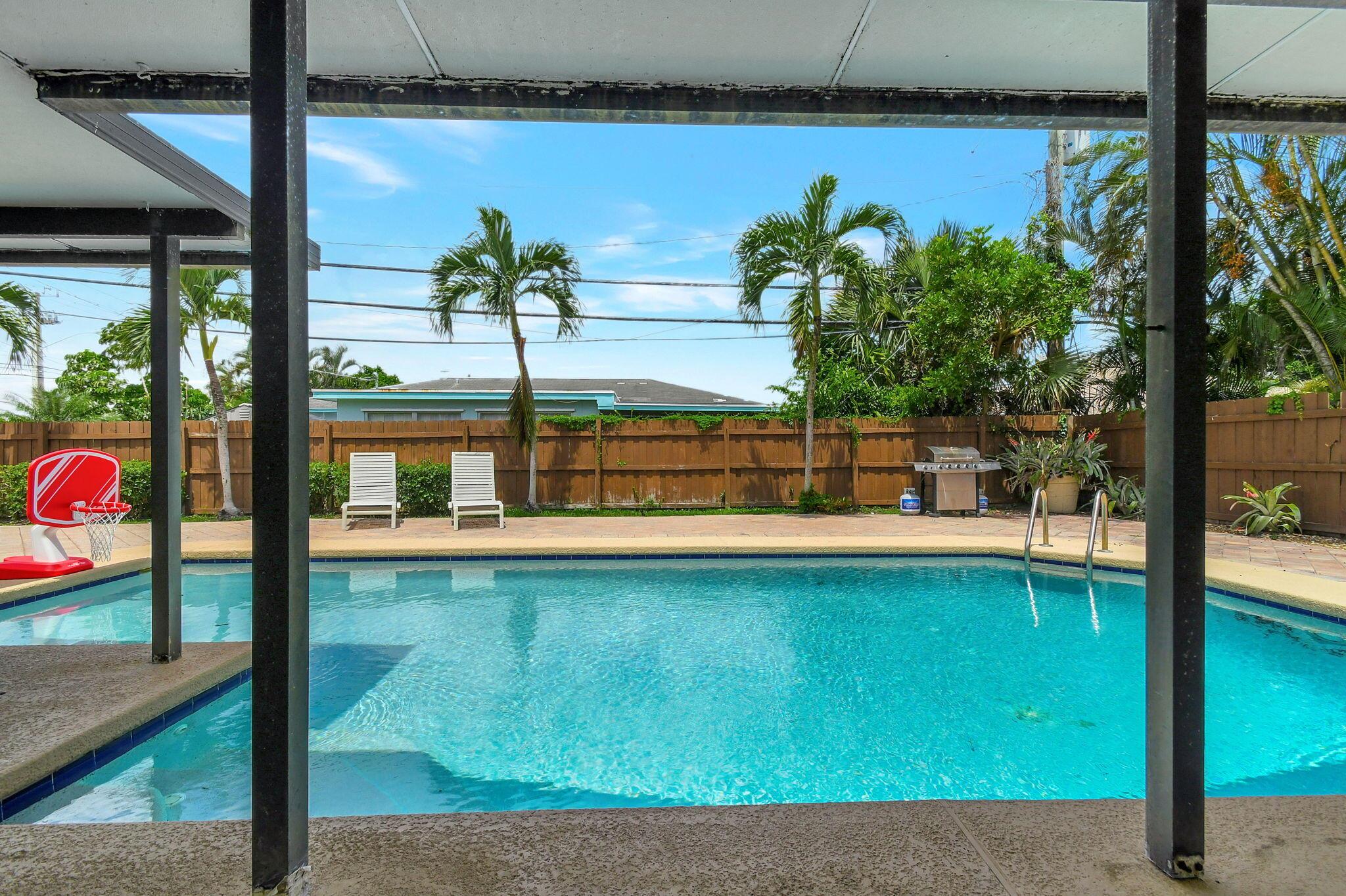 Coelebs Ave, Boynton Beach, FL 33436