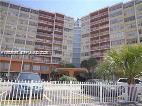 apt-302-2025 Ne 164th St, North Miami Beach, FL, 33162-4156 | Card Image