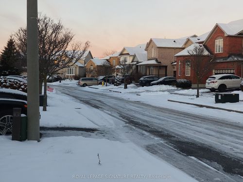 bsmnt-1215 Wadebridge Cres, Oshawa, ON, L1K2V5 | Card Image