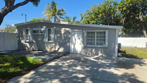 1933 Ne 48th St, Pompano Beach, FL, 33064-6520 | Card Image