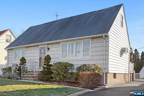 340 Kipp Ave, Elmwood Park, NJ, 07407-1129 | Card Image