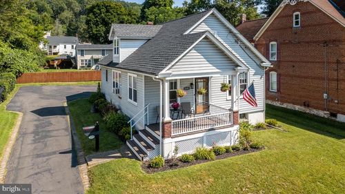 3101 Route 212, Hellertown, PA, 18055-9648 | Card Image