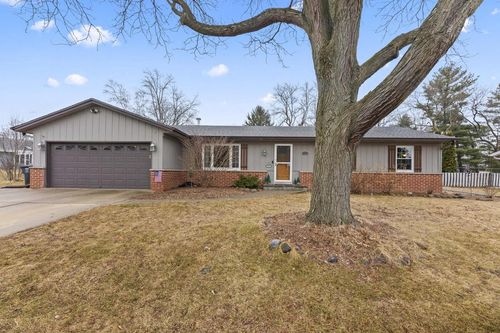 1315 Lily Road, Oconomowoc, WI, 53066 | Card Image