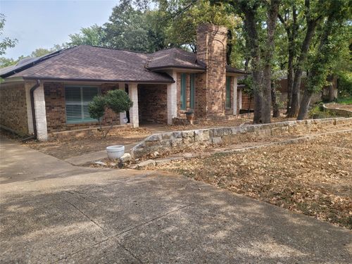 511 Washington Dr, Arlington, TX, 76011-2253 | Card Image