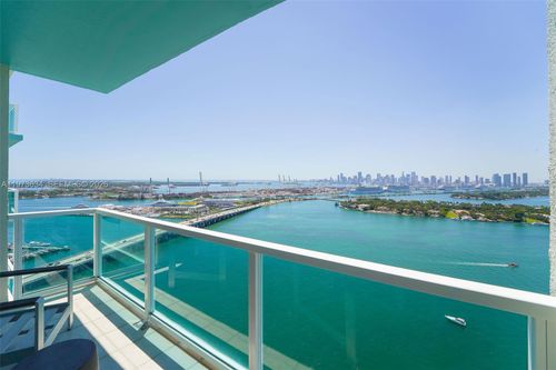 ph09-650 West Ave, Miami Beach, FL, 33139-6373 | Card Image