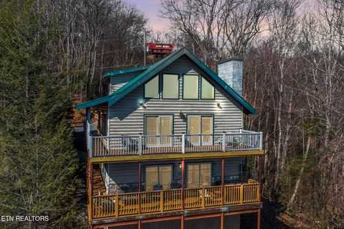 940 Stans Rd, Gatlinburg, TN, 37738-3907 | Card Image