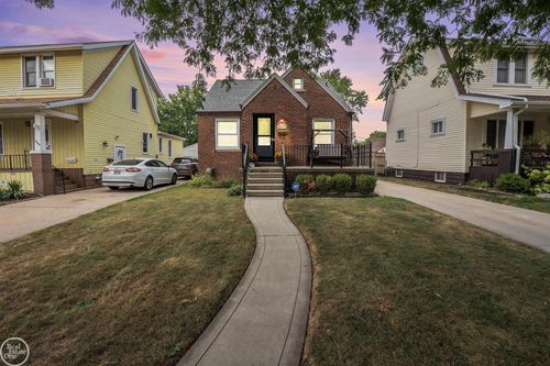 8379 Harding, Center Line, MI, 48015-1555 | Card Image