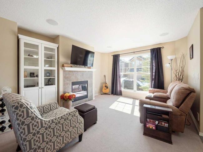 169 Evansridge Circle Nw, Home with 3 bedrooms, 2 bathrooms and 2 parking in Calgary AB | Image 3
