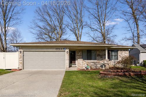 39117 Della Rosa Dr, Sterling Heights, MI, 48313-5123 | Card Image