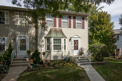 1213 Koster Ct, Geneva, IL, 60134-3704 | Card Image