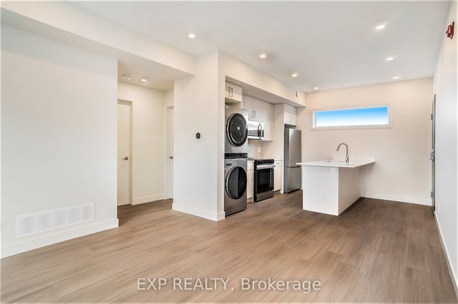 UNIT-7 - 158 Laval St, Home with 2 bedrooms, 1 bathrooms and null parking in Vanier ON | Image 4