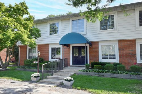 apt-13-2463 Mulberry Sq, Bloomfield Hills, MI, 48302-3404 | Card Image