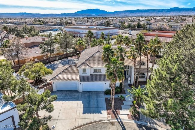 Aerial view with a residential view and a mountain view | Image 11