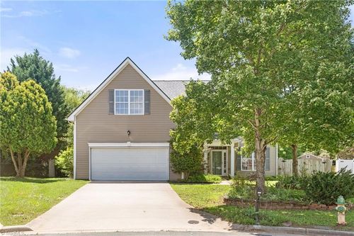 122 Eagle Point Ct, Kernersville, NC, 27284-6945 | Card Image