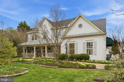 8215 Katie Lynn Ct, GAINESVILLE, VA, 20155-2911 | Card Image