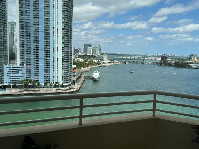 APT-1912 - 888 Brickell Key Dr, Condo with 2 bedrooms, 3 bathrooms and null parking in Miami FL | Image 44