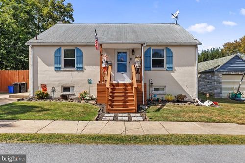 207 Pine St, WORMLEYSBURG, PA, 17043-1122 | Card Image