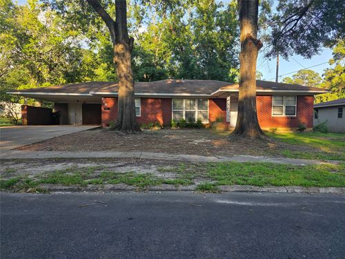 713 10th St Nw, Springhill, LA, 71075-2303 | Card Image