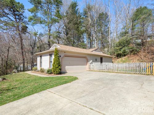 111 Averys Creek Ln, Arden, NC, 28704-9479 | Card Image