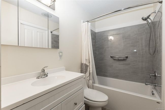 Main bathroom | Image 23