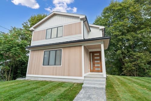 863 Main St, Reading, MA, 01867-1710 | Card Image