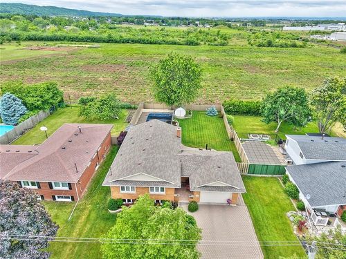 17 Oakes Rd N, Grimsby, ON, L3M4A9 | Card Image