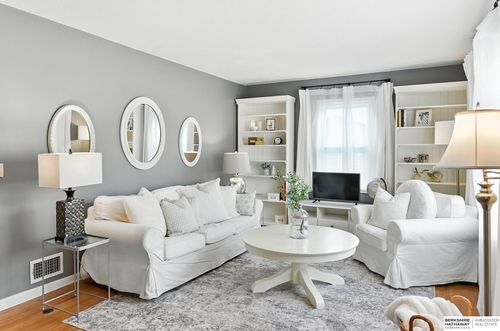 8019 Ontario St, Omaha, NE, 68124-4067 | Card Image