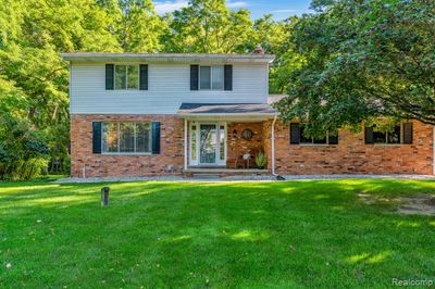 8076 Parkwood Drive, Home with 3 bedrooms, 1 bathrooms and null parking in Tyrone Twp MI | Image 2