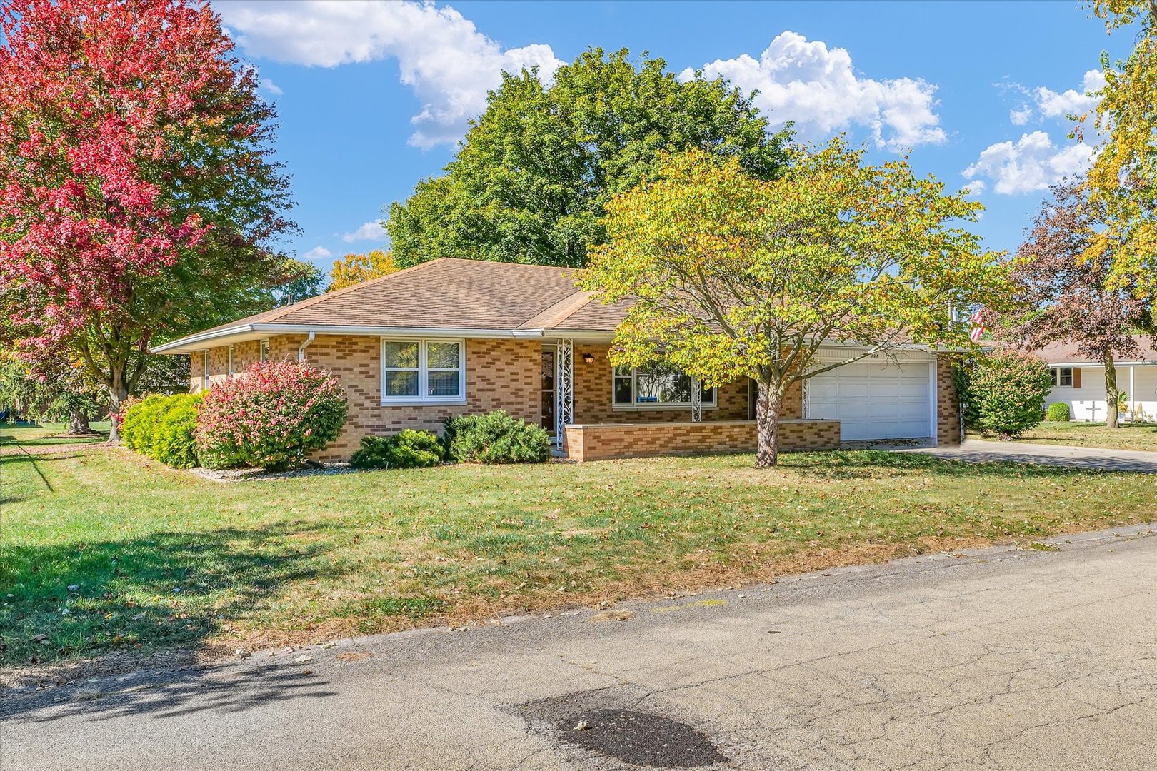 208 S Jacobsen Drive, For Sale in Thomasboro Zoocasa