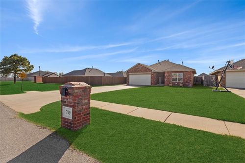 709 S Lyle, Weatherford, OK, 73096-6109 | Card Image