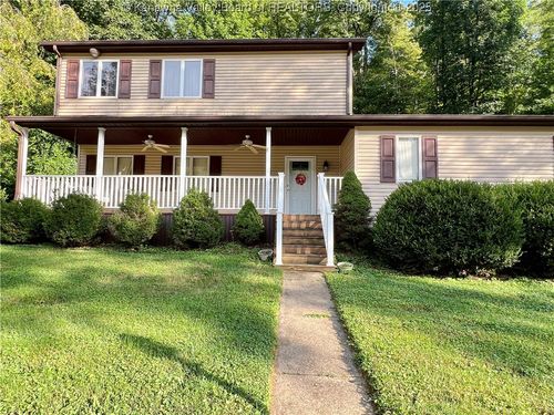 113 Majestic Dr, Cross Lanes, WV, 25313-1438 | Card Image