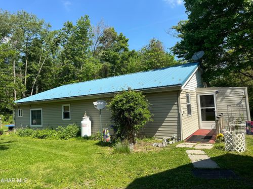 381 Pine Dr, Williamsburg, PA, 16693-6418 | Card Image