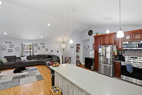 23 Hazelwood Rd N, Wurtsboro, NY, 12790-7102 | Card Image