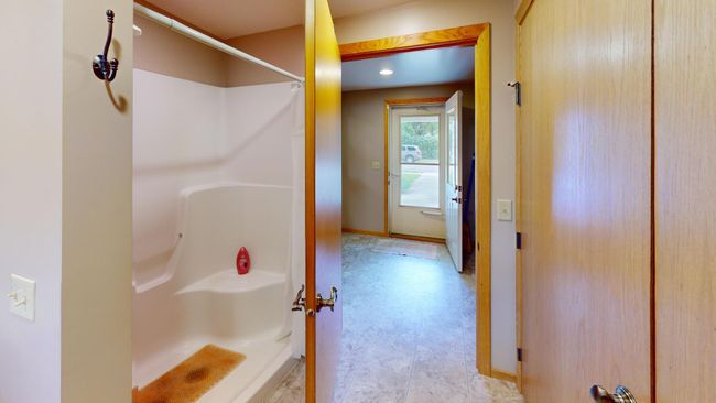 Main Floor Laundry/Shower | Image 17
