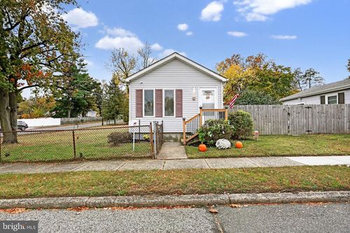 320 New Jersey Ave, National Park, NJ, 08063-1037 | Card Image