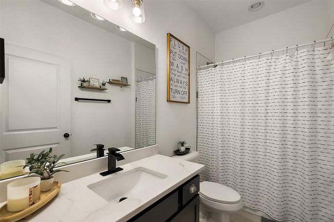 Bathroom 3 | Image 25