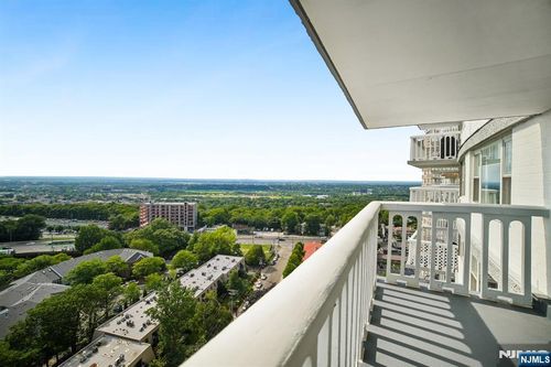 555 North Ave, Fort Lee, NJ, 07024-2404 | Card Image