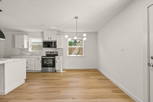 3932 Twin Falls St, House other with 4 bedrooms, 2 bathrooms and null parking in Irving TX | Image 8